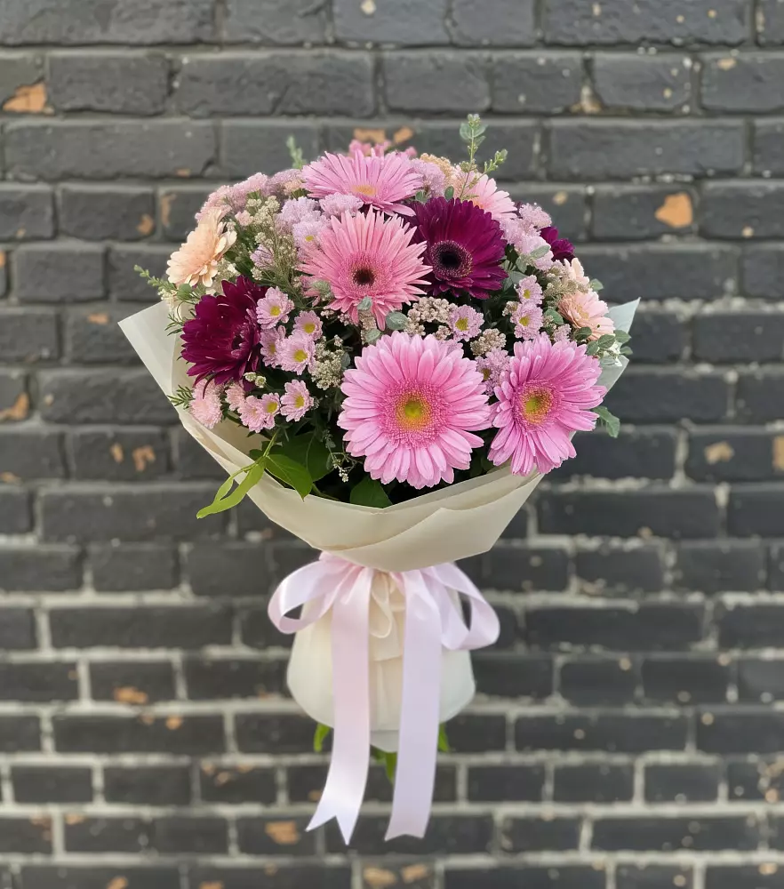 Букет цветов из: Герберы и Хризантемы в Цибанобалка