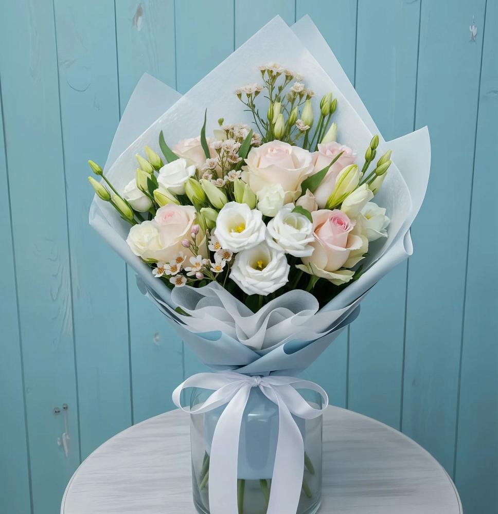 Букет цветов из: Розы и Лизиантусы в Цибанобалка