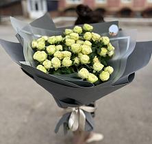Букет Белые кустовые розы Солинеро в Цибанобалка