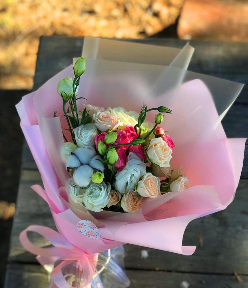 Букет цветов из: Розы и Лизиантусы в Цибанобалка