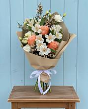 Букет цветов из:  Альстромерии, Лизиантусы, Розы и Хризантемы в Цибанобалка