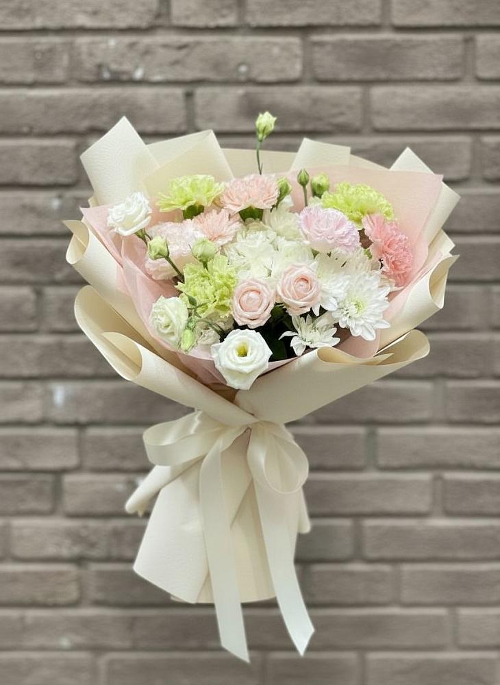 Букет цветов из: Гвоздики, Розы, Лизиантусы и Хризантемы в Цибанобалка