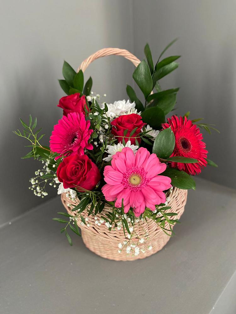 Цветочная композиция из Розы, Хризантемы и Герберы в корзине в Цибанобалка